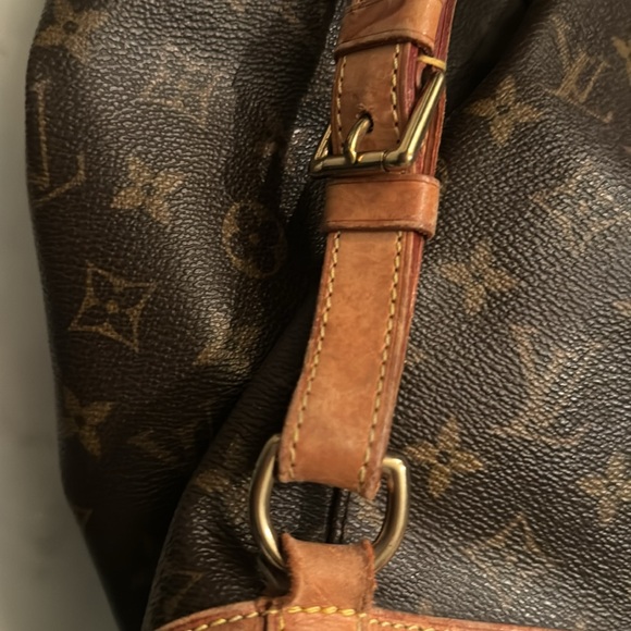 LOUIS VUITTON
Monogram Montsouris GM Backpack This is the authentic - Picture 13 of 16